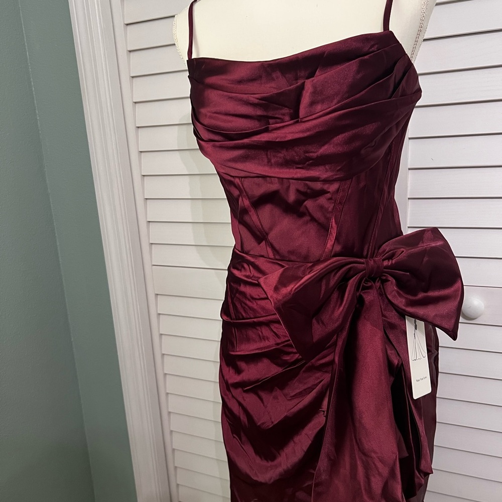 NEW Elegant Burgundy Satin Dress Size 6